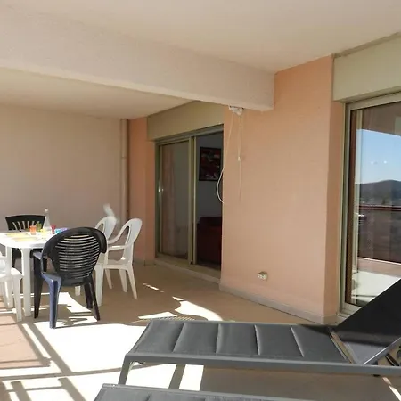 Le Lavandou, 3 Pieces, 6 Personnes - Fr-1-251-635 Apartment Le Lavandou