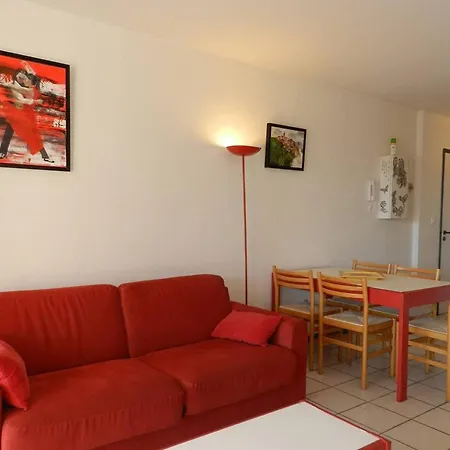 Apartment Le Lavandou, 3 Pieces, 6 Personnes - Fr-1-251-635